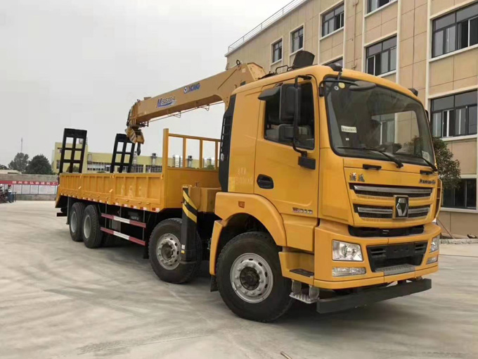 徐工吊機(jī)12噸徐工漢風(fēng)隨車吊帶爬梯圖片展示2 徐工吊機(jī)12噸徐工漢風(fēng)隨車吊帶爬梯圖片展示2