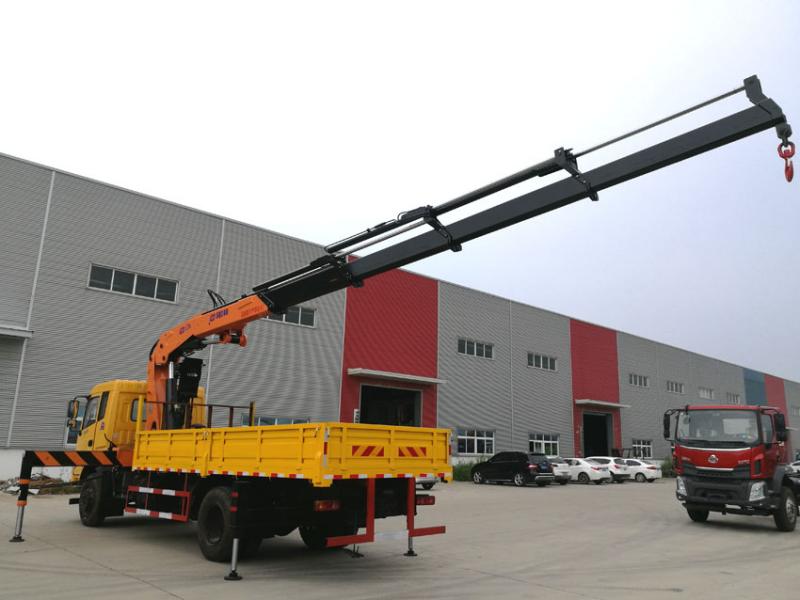 SQ240ZB4東風(fēng)御虎折臂隨車吊