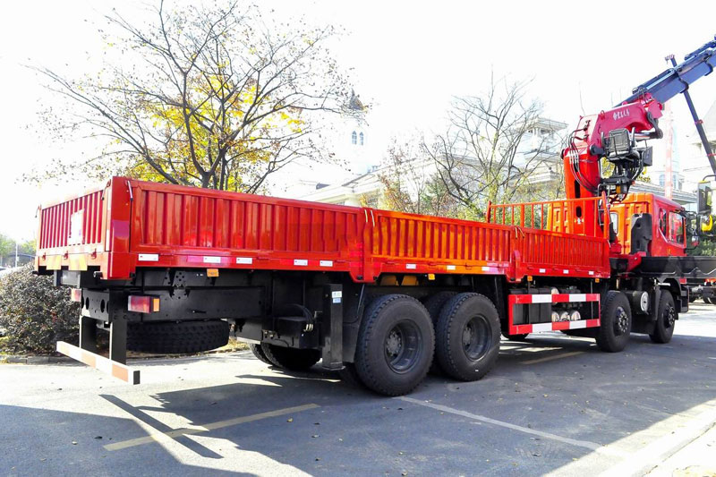 程力25噸東風天龍隨車吊圖片展示4