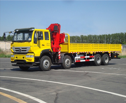 重汽豪沃14隨車吊(吊機后置)圖片展示4