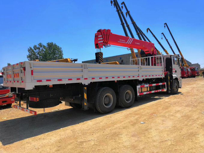 陜汽德龍新M3000后八輪三一12噸吊機(jī)12噸隨車吊圖片展示4