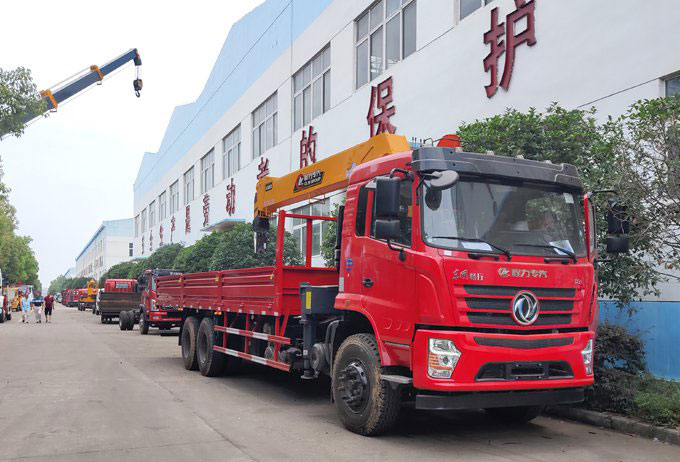 程力吊機12噸東風后八輪D3L隨車吊