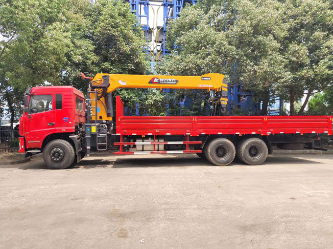 程力吊機12噸東風后八輪D3L隨車吊圖片展示6