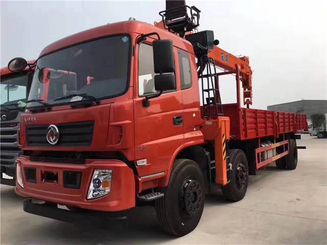 10噸小三軸東風(fēng)隨車吊(高性價(jià)比)