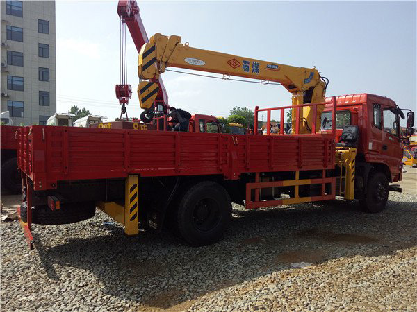 石煤8噸東風隨車吊（東風 -- 御虎8噸隨車起重運輸車）圖片展示4