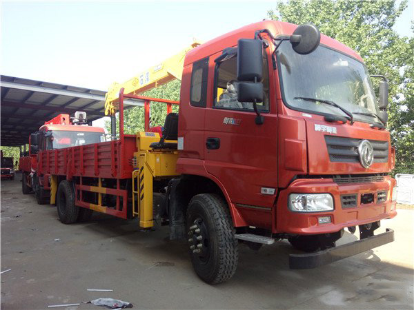石煤8噸東風隨車吊（東風 -- 御虎8噸隨車起重運輸車）圖片展示2