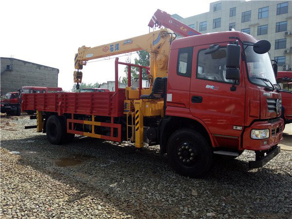 石煤8噸東風隨車吊（東風 -- 御虎8噸隨車起重運輸車）