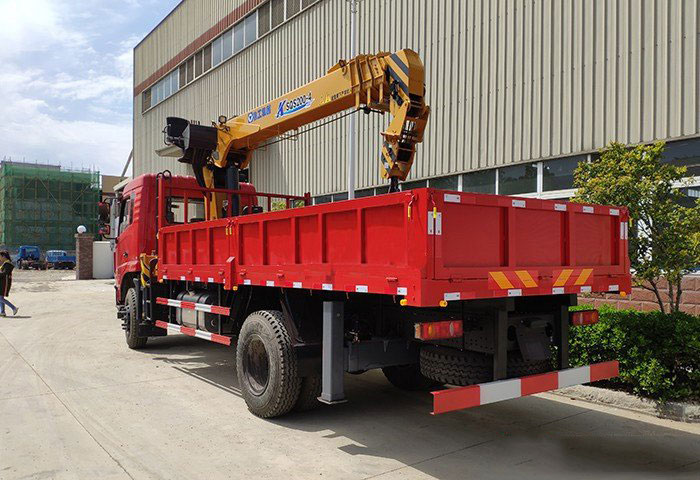 徐工8噸東風專底D3隨車吊圖片展示2