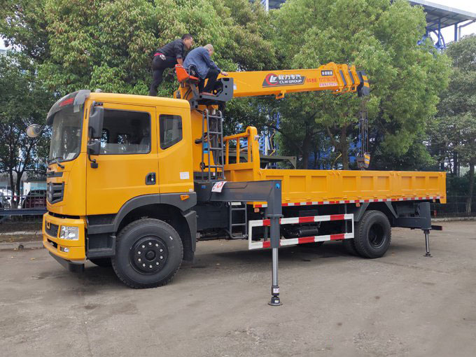 程力吊機8噸東風T702隨車吊圖片展示2