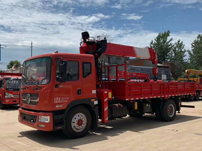 8噸東風多利卡D9隨車吊（國六）