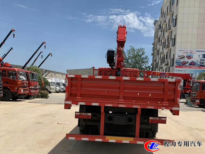 8噸東風多利卡D9隨車吊（國六）圖片展示3