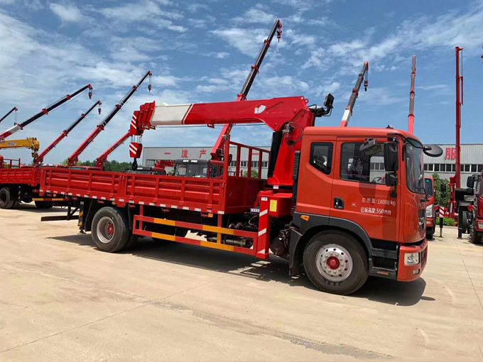 8噸東風多利卡D9隨車吊（國六）圖片展示4