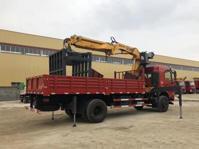 8噸東風隨車吊帶夾具多功能隨車吊圖片展示3