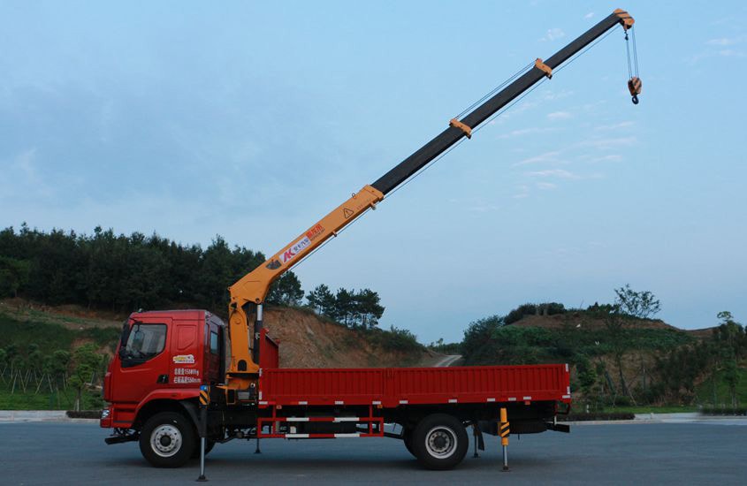 單橋6.3噸東風柳汽隨車吊圖片展示3