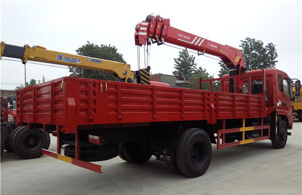 三一7噸東風(fēng)單橋隨車吊