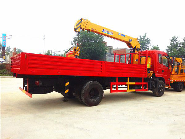 徐工6.3噸東風隨車吊（東風 -- 御虎6.3噸隨車起重運輸車）圖片展示2