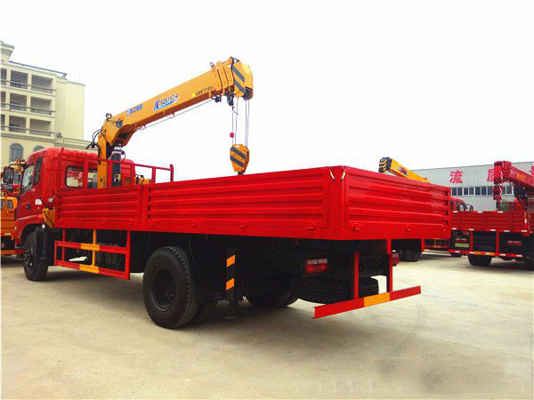 徐工6.3噸東風隨車吊（東風 -- 御虎6.3噸隨車起重運輸車）