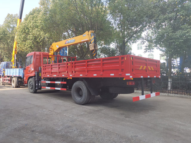 程力吊機6.3噸東風天錦隨車吊圖片展示2