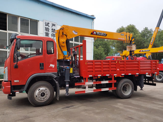 程力吊機6.3噸大運運途隨車吊