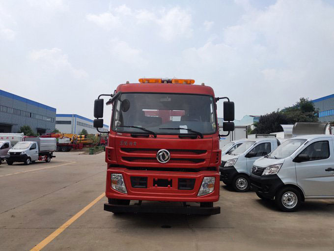 程力吊機6.3噸東風特商隨車吊帶清障圖片展示3