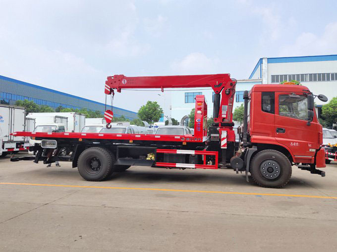 程力吊機6.3噸東風特商隨車吊帶清障