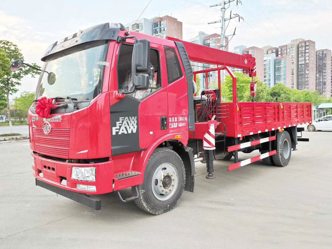 程力吊機6.3噸解放J6隨車吊