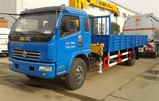 多利卡5噸隨車吊