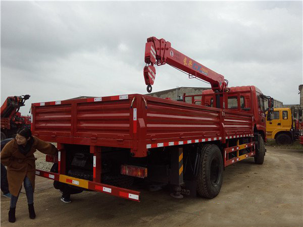 長興5噸東風隨車吊