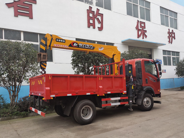 藍牌程力5噸重汽王牌隨車吊圖片展示4 藍牌程力5噸重汽王牌隨車吊圖片展示4