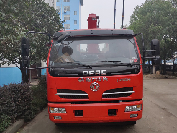 藍牌東風福瑞卡5噸隨車吊程力吊機圖片展示3