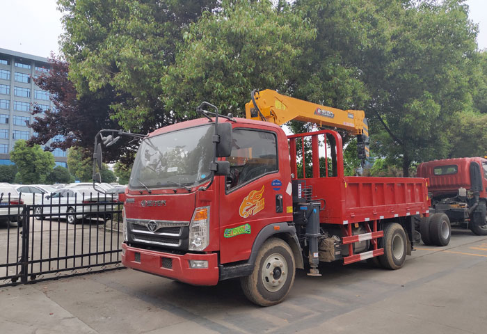 程力吊機(jī)5噸重汽豪曼隨車(chē)吊