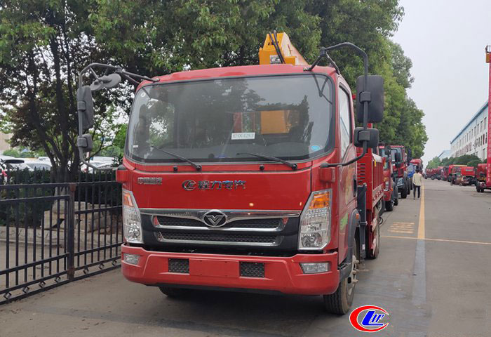 程力吊機(jī)5噸重汽豪曼隨車吊圖片展示2
