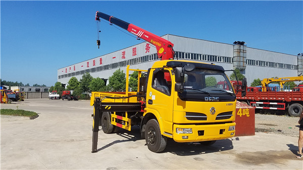 東風福瑞卡藍牌三一3.2噸隨車吊