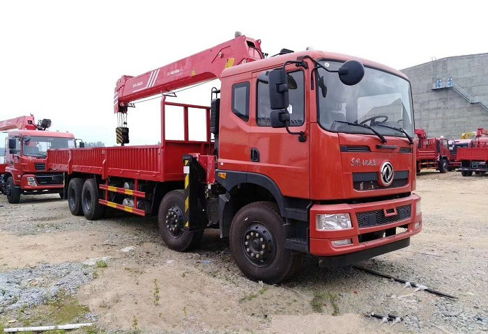 東風(fēng)前四后八8×4三一16噸隨車吊圖片圖片展示2