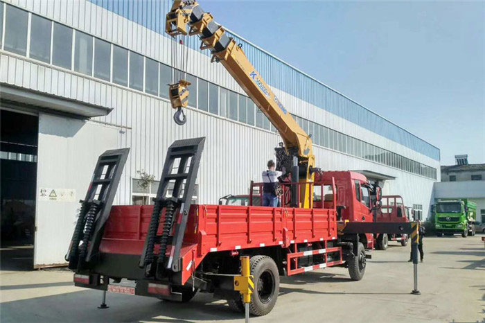 東風專底6×2徐工8噸隨車吊帶爬梯圖片圖片展示4