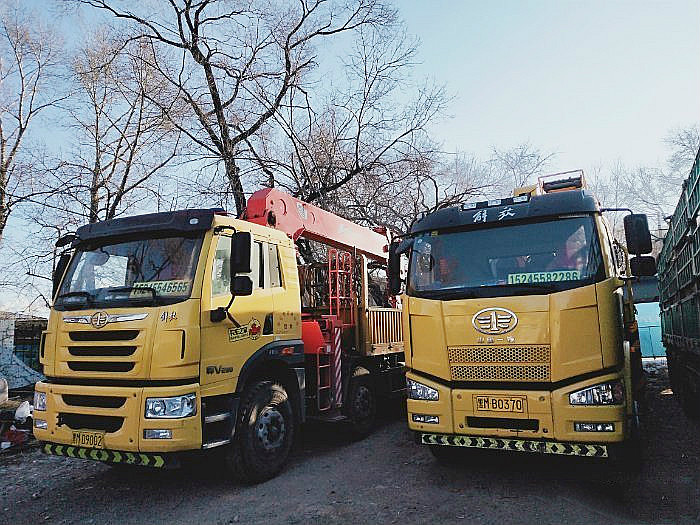 隨車吊選擇小三軸、后八輪、前四后八哪個好用？