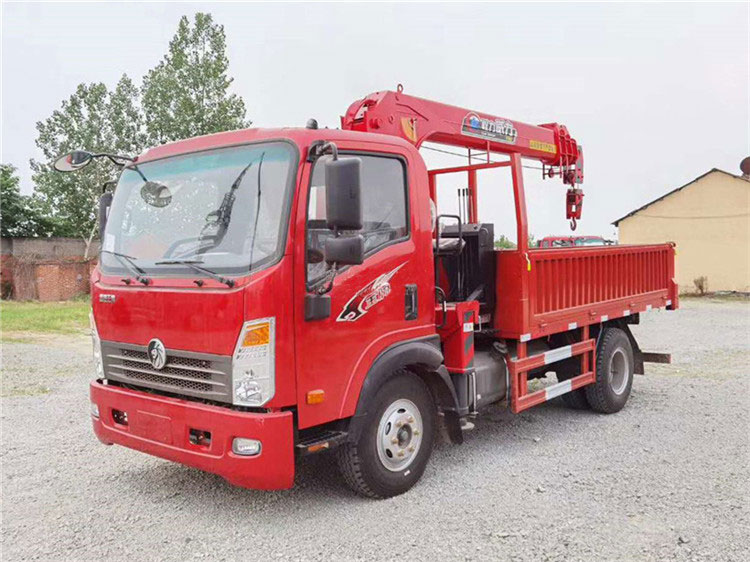 藍(lán)牌隨車吊底盤哪個(gè)品牌好？