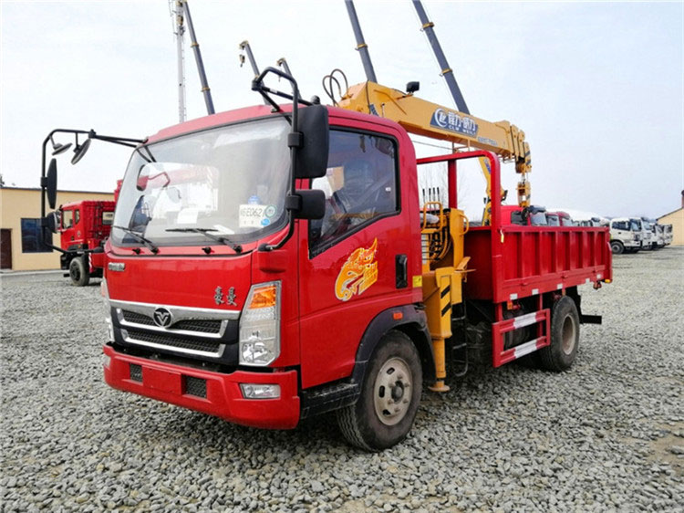 藍(lán)牌隨車吊底盤哪個(gè)品牌好？