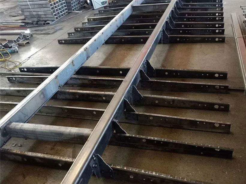 隨車吊冷鉚車廂，抗變形、抗開裂、結(jié)實(shí)耐用