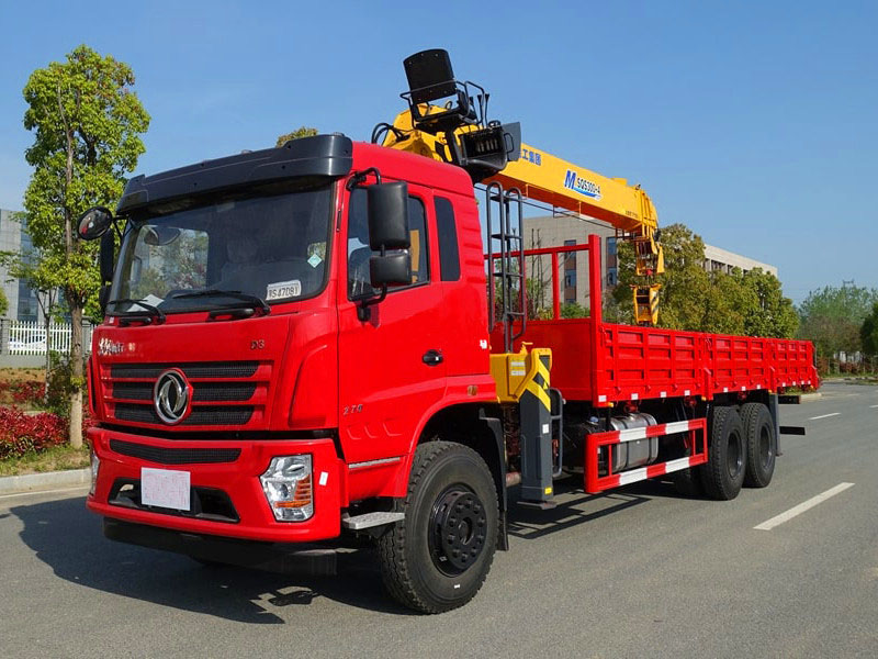 東風暢行后八輪徐工12噸隨車吊多少錢一輛？