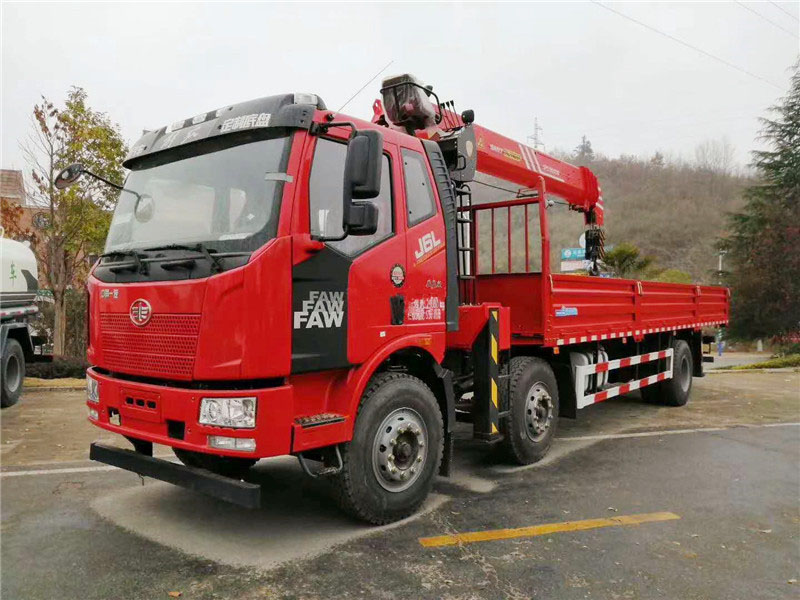 解放12噸價格隨車吊多少錢一臺？