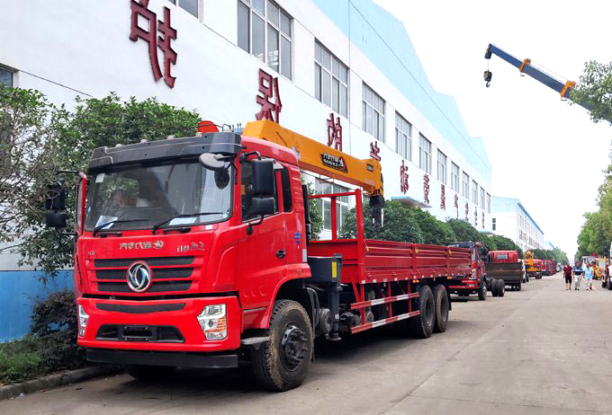 程力吊機12噸東風后八輪D3L隨車吊