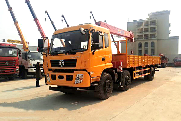 長興12噸三軸東風隨車吊