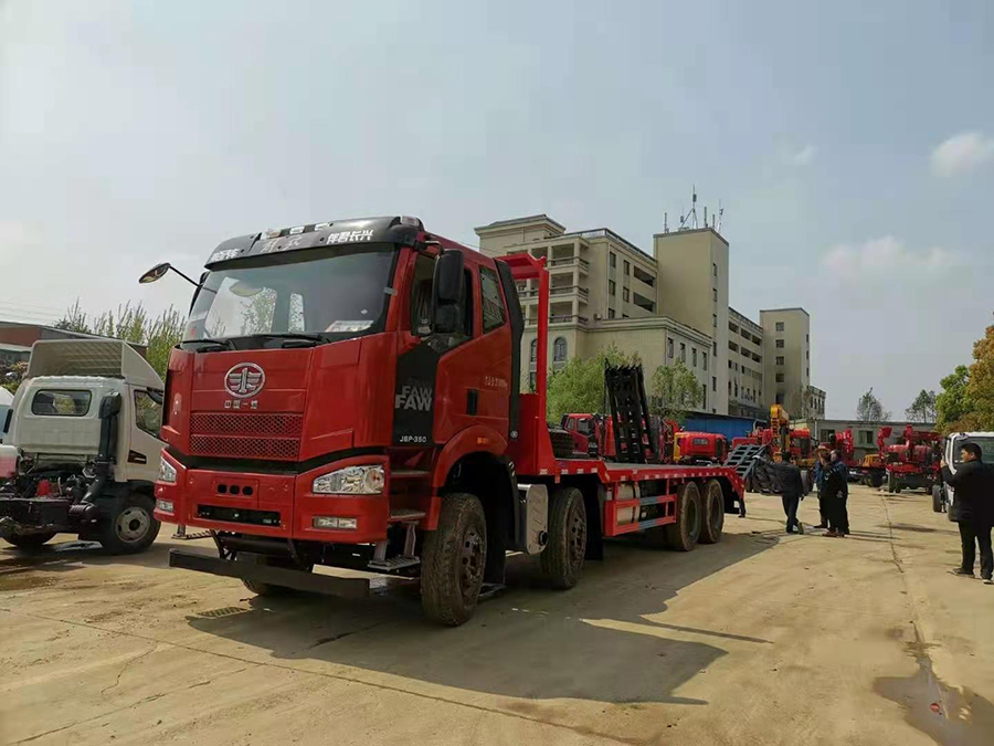 解放j6前四后八平板準備發(fā)往山東