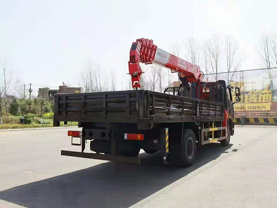 解放J6單橋8噸隨車吊