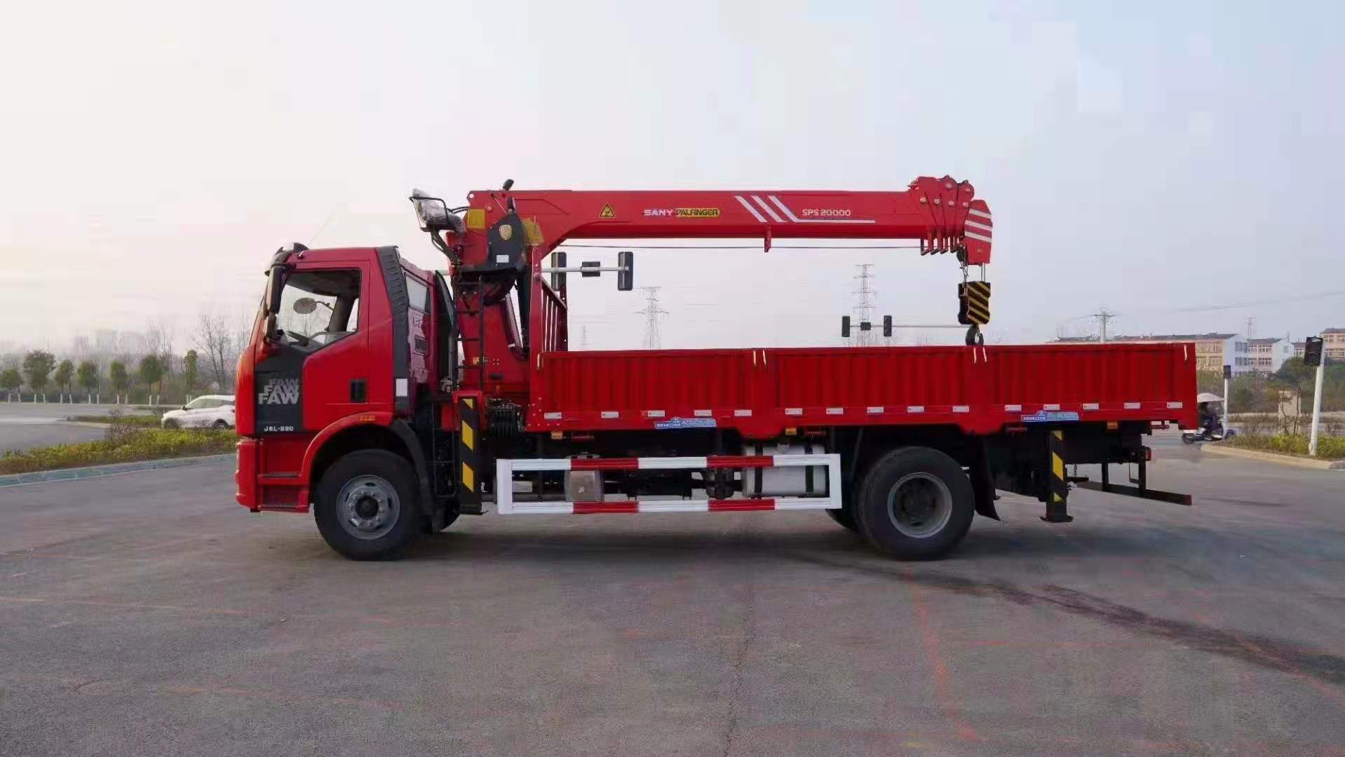 解放J6單橋三一8噸隨車吊圖片展示3