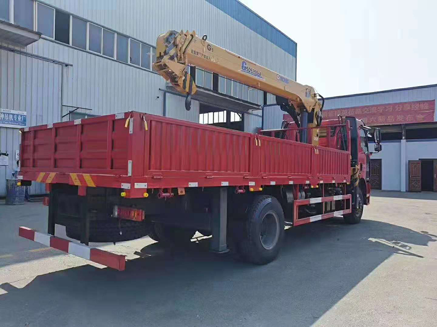 解放J6單橋8噸徐工隨車吊 圖片展示4