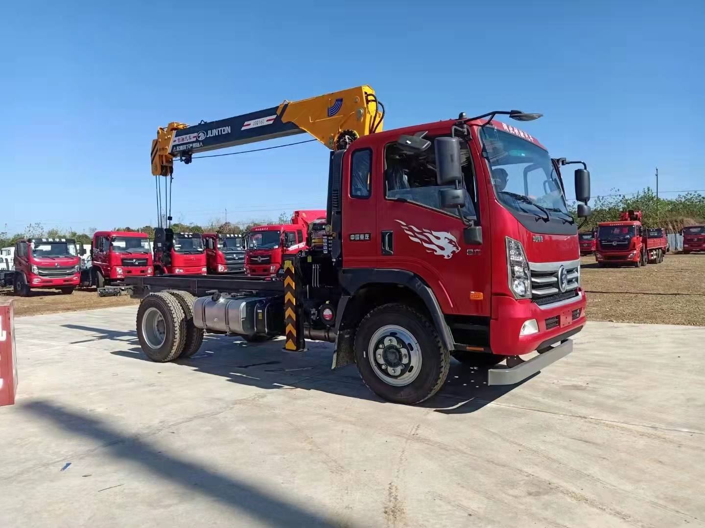 山區(qū)版重汽王牌隨車吊 6.3噸吊機(jī)