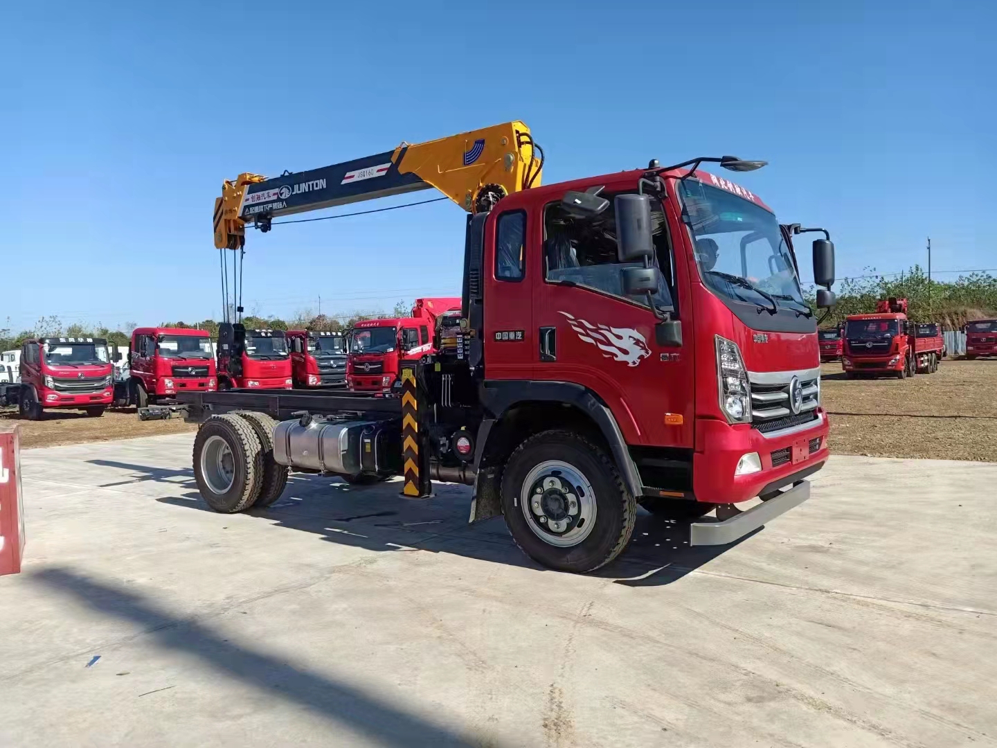 山區(qū)版重汽王牌隨車吊 6.3噸吊機(jī)