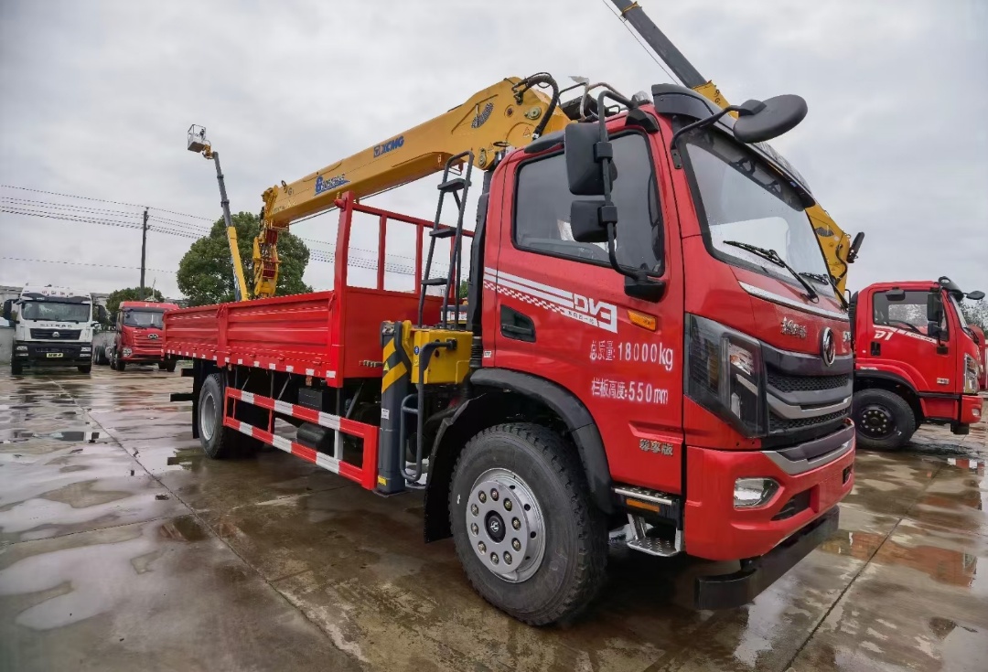 東風(fēng)DV3單橋6.1貨箱徐工10噸5節(jié)隨車吊